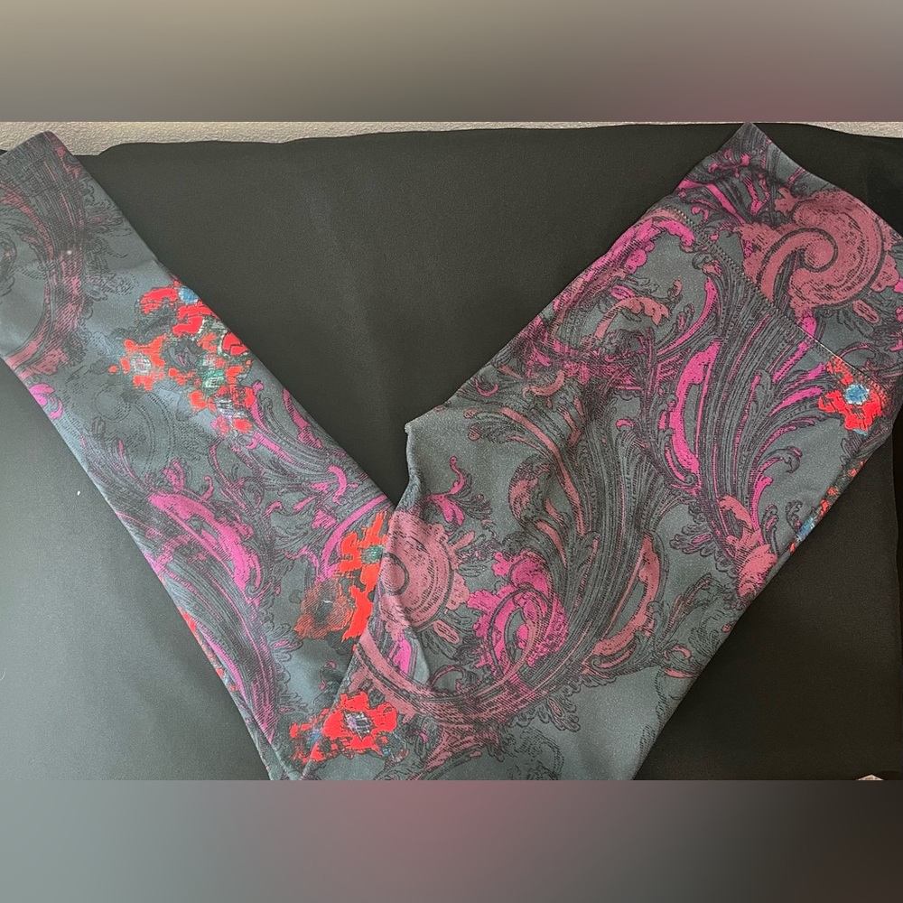Fabletics High-Rise Leggings Baroque Floral Print